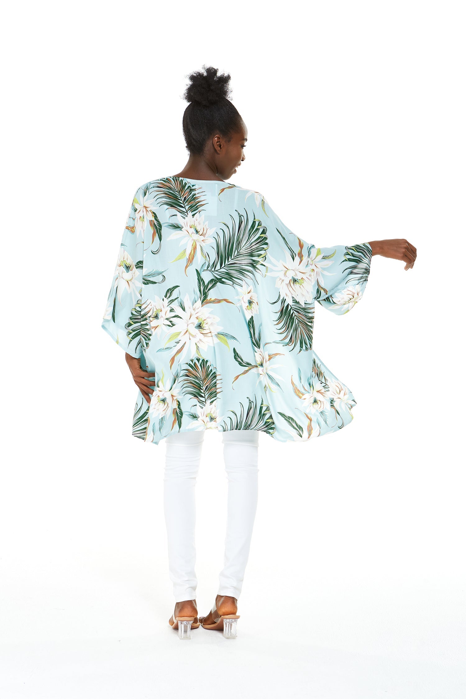 Women's Lightweight Kimono in Wispy Cereus Light Blue